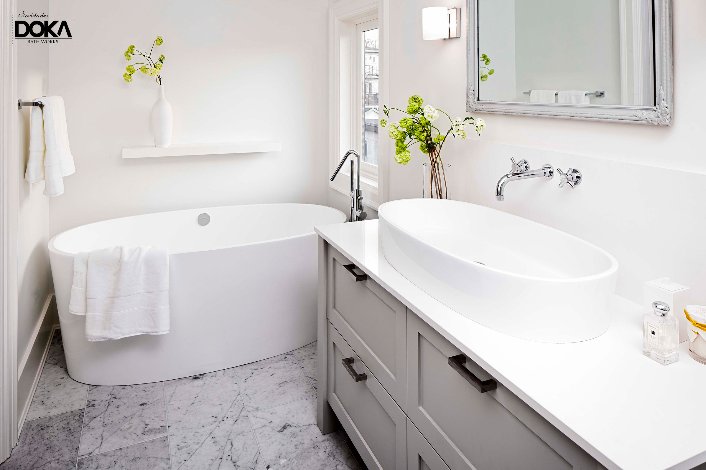 O espaço não pode ser limitador para você ter uma banheira que lhe proporcionará os momentos de maior conforto, veja um exemplo de banheiro pequeno com banheira – modelo Ios.